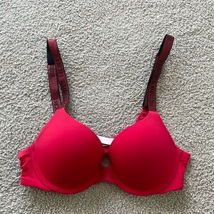 Victoria’s Secret T-shirt push-up, full coverage bra